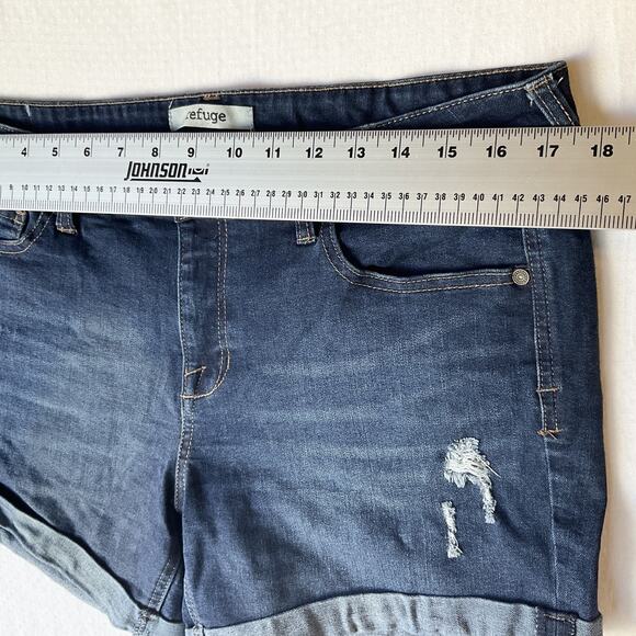 Refuge Women Shorts Size 10 Blue Denim Distressed 4" Inseam - Picture 3 of 9